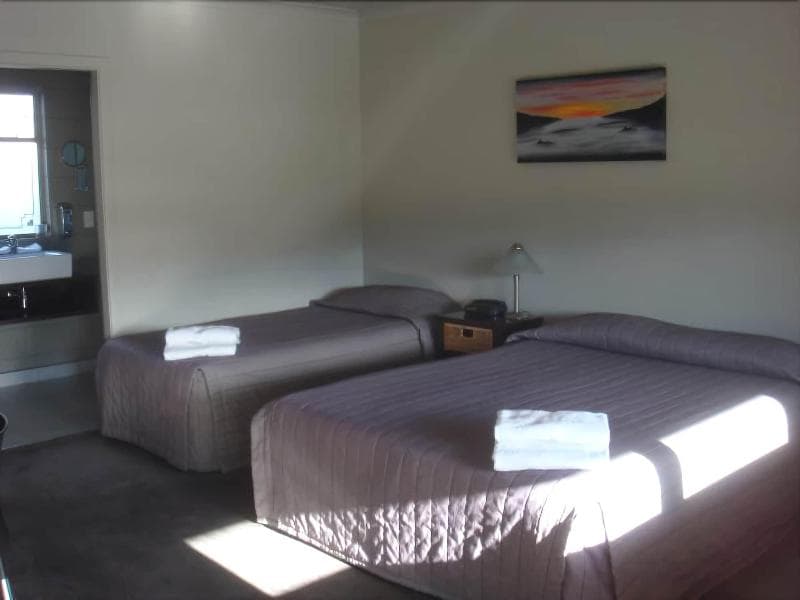 Bristol Motel 5