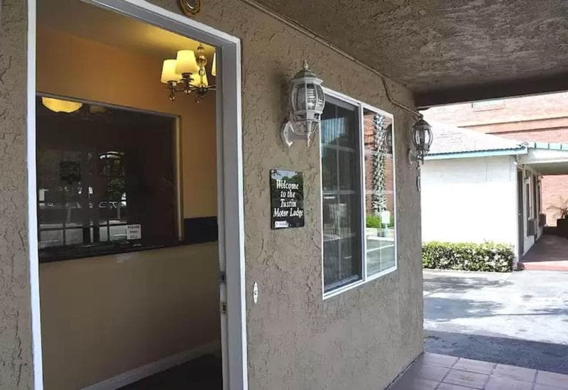 Tustin Motor Lodge 5