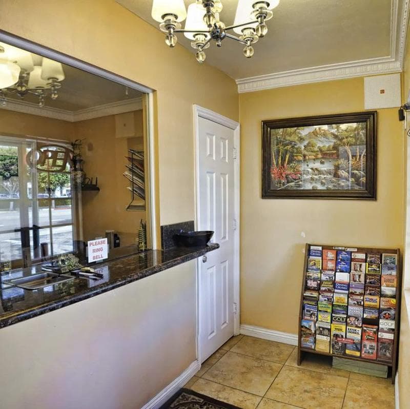 Tustin Motor Lodge photo 1
