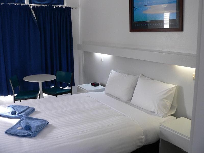 Ship Inn Motel 4