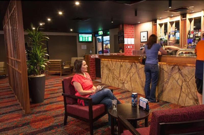 Browns Plains Hotel 4