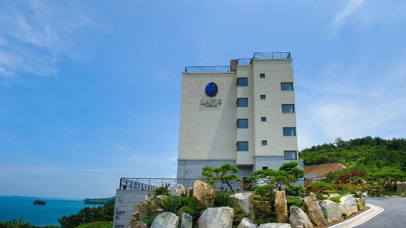 Lapis Hotel main