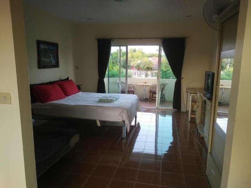 The One Apartment Bangsaray By Roomquest 3