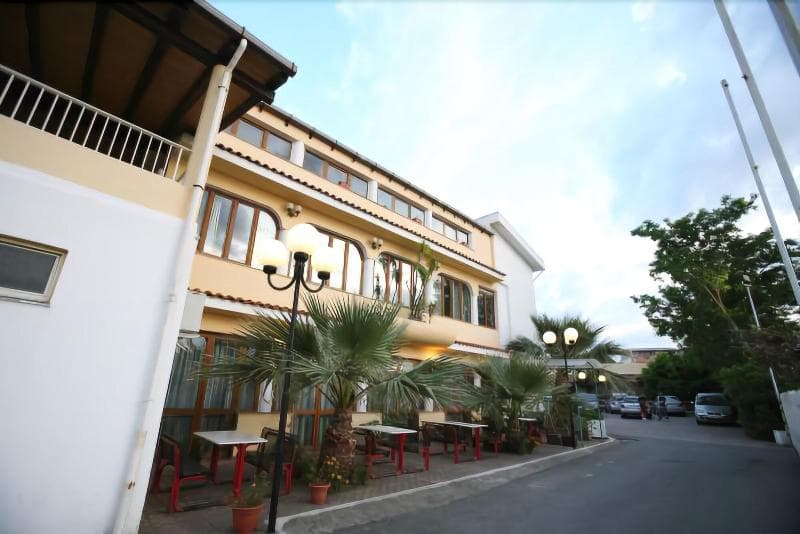 Hotel Company 5