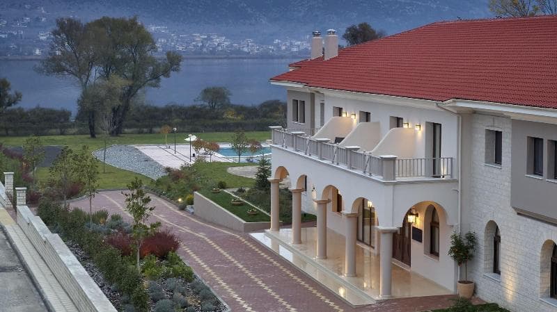 The Lake Hotel Ioannina 4