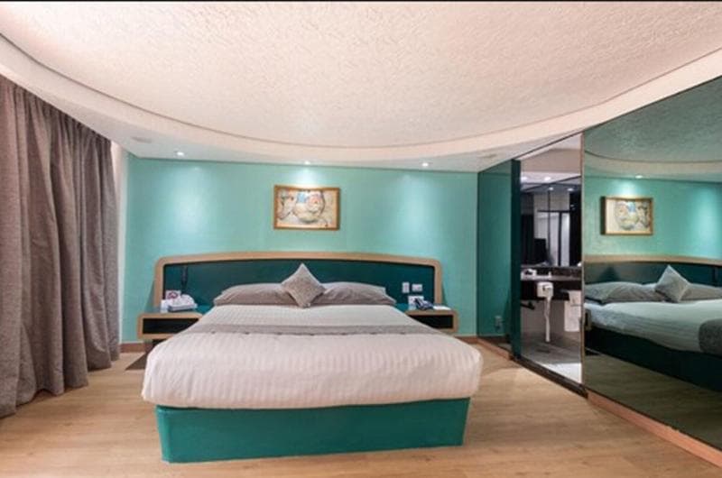 Hotel Embassy 5