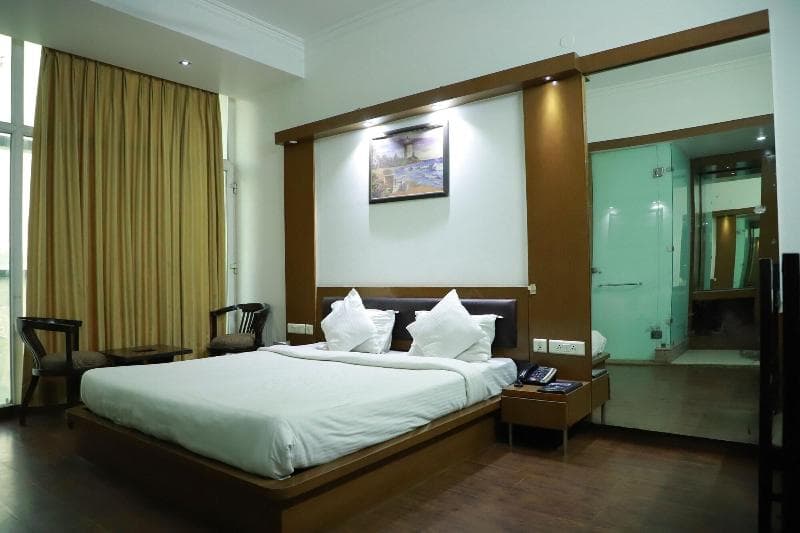 Hotel Parth Inn 4