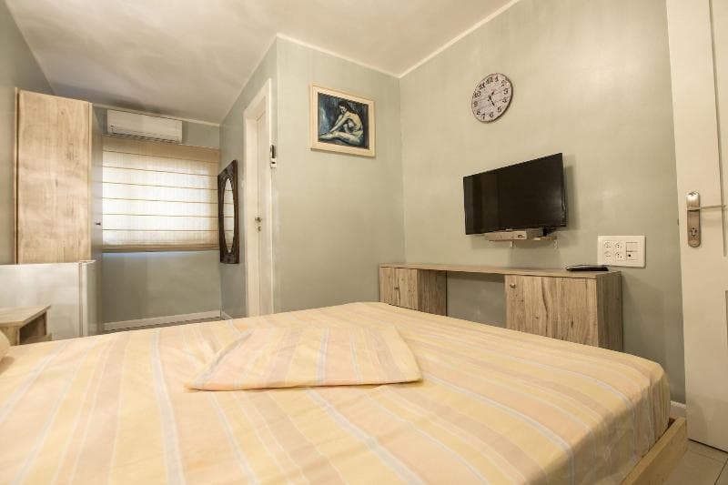 La Guardia Hotel 3