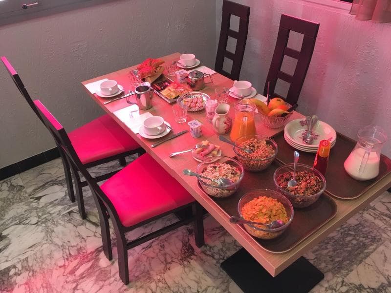 Au Primerose Hotel photo 1