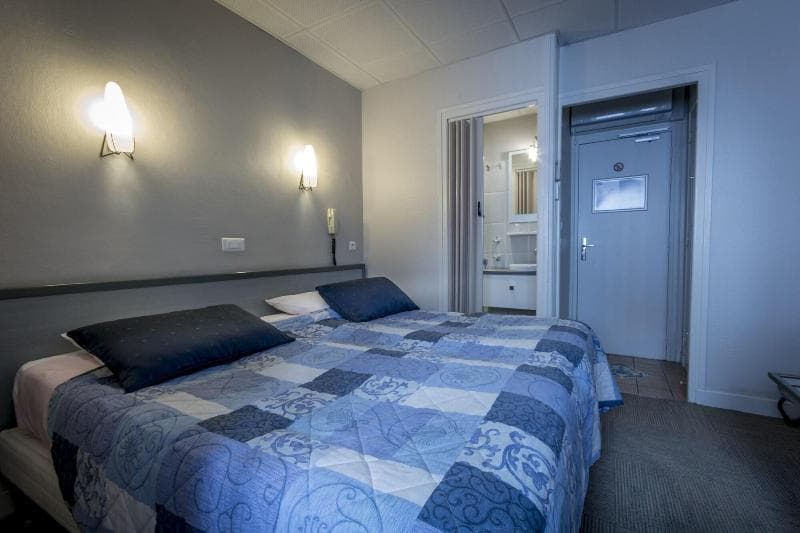 Au Primerose Hotel 3