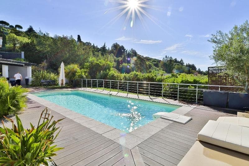 La Villa Louancelie main