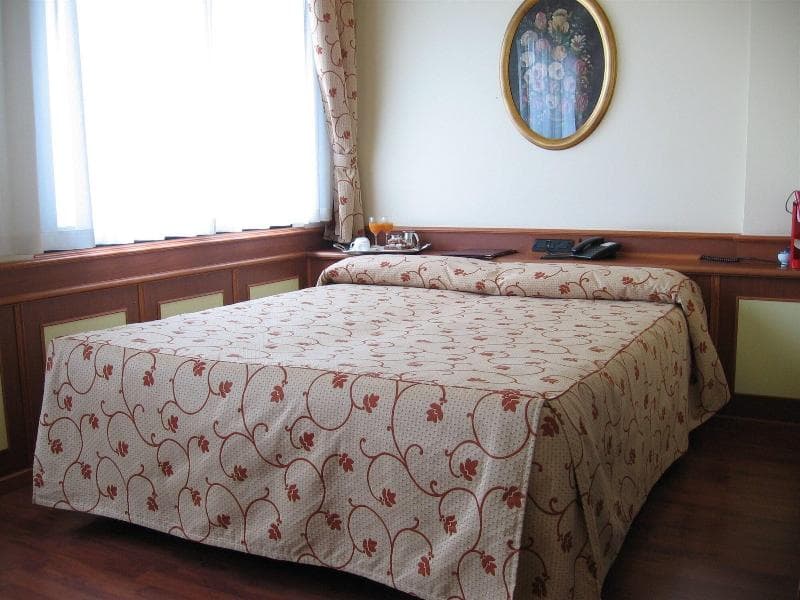 Melas Hotel 5