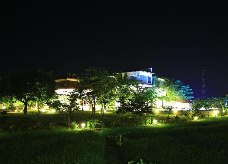 Hotel Freedom Village 5