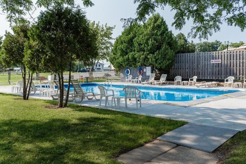 Capt.'S Inn & Suites 5