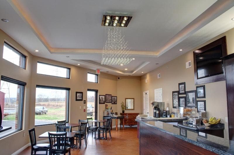 Luxbury Inn & Suites 4