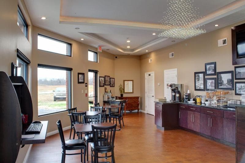 Luxbury Inn & Suites 2