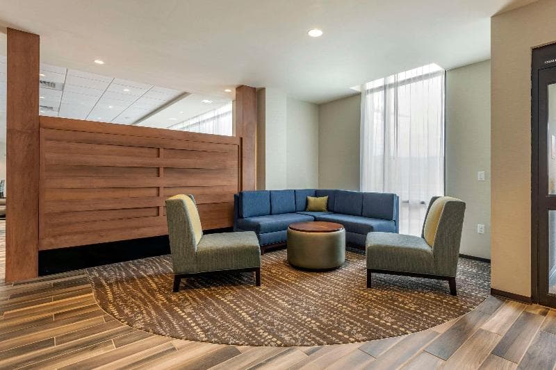 Comfort Inn & Suites Pittsburgh-Northshore 4