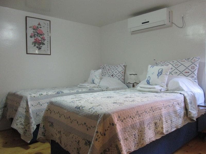Cozy En-Suite Rm On Dumanica- photo 1