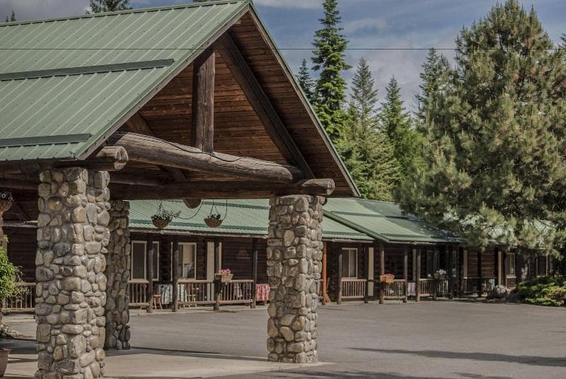 Bonners Ferry Log Inn 4