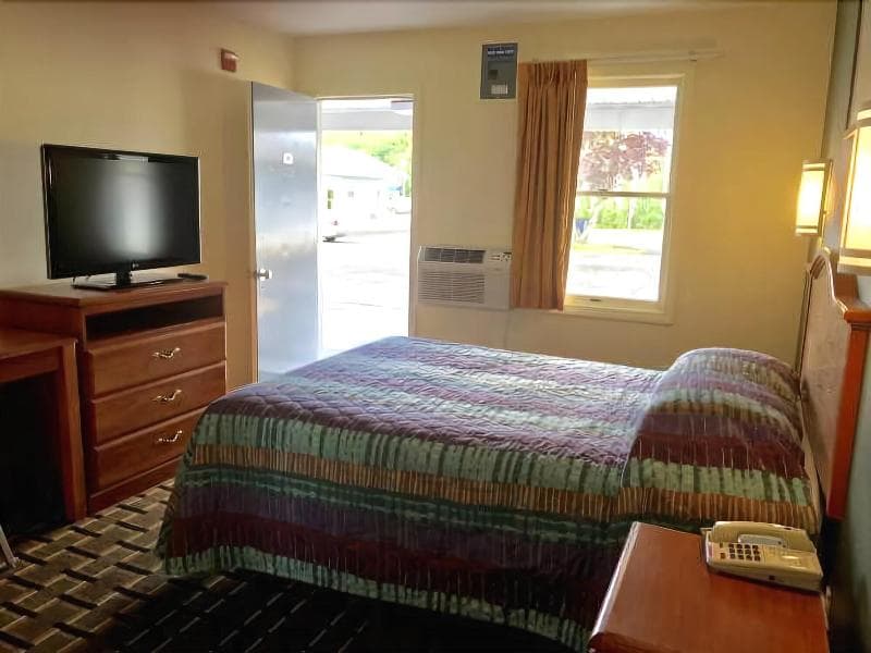 Shangri La Motel 5