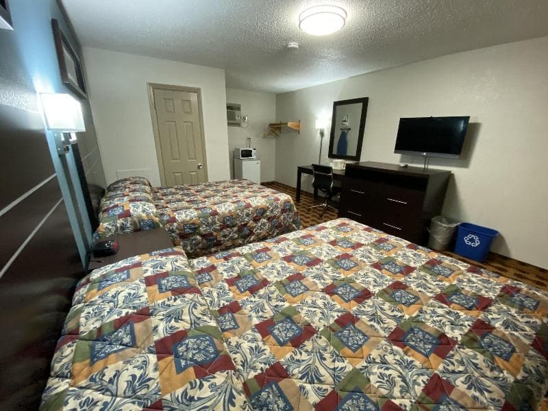 Lodge Inn Wrightstown 5
