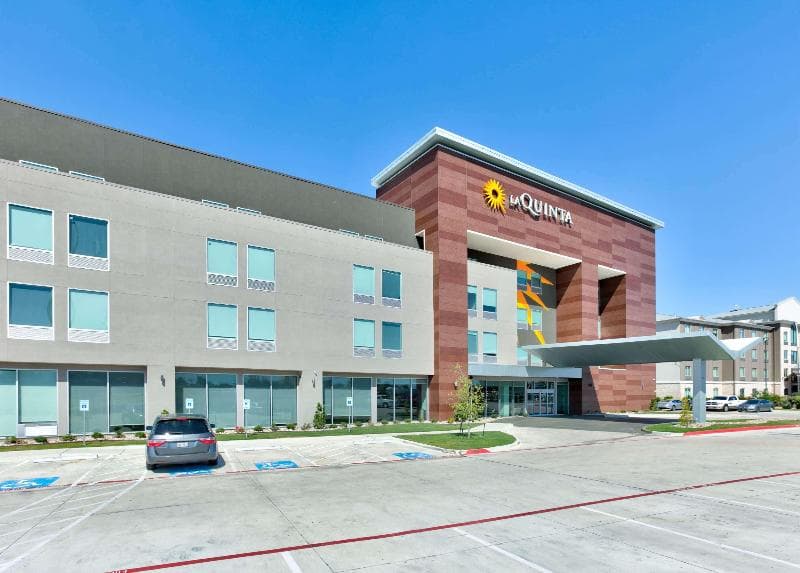 La Quinta Inn & Suites by Wyndham Dallas/Fairpark 2