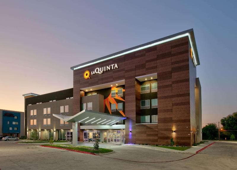 La Quinta Inn & Suites by Wyndham Dallas/Fairpark 5