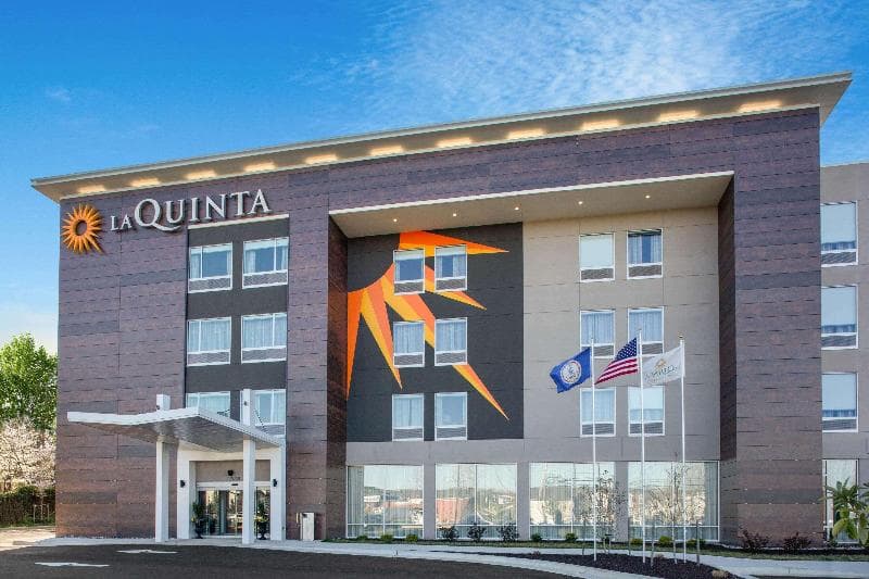 La Quinta Inn & Suites by Wyndham Manassas VA-Dulles Airport photo 1