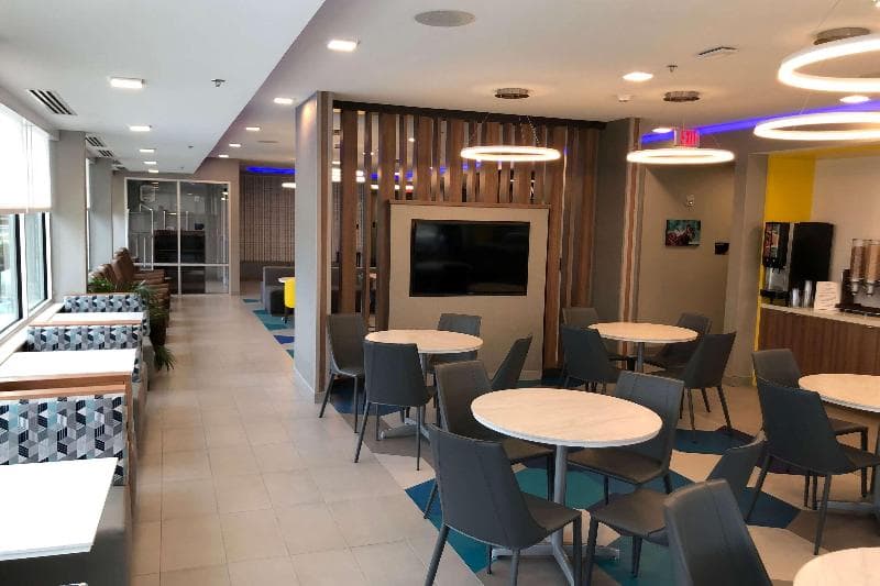 Microtel Inn & Suites by Wyndham Hot Springs 3