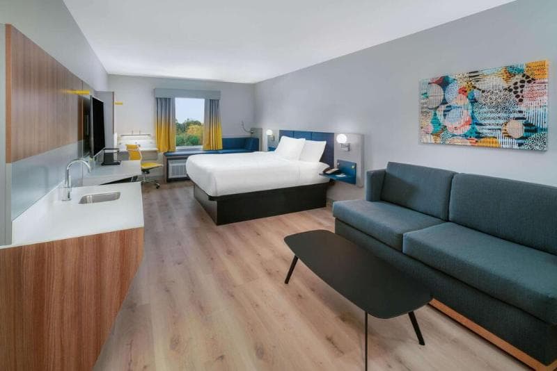 Microtel Inn & Suites by Wyndham Hot Springs 4
