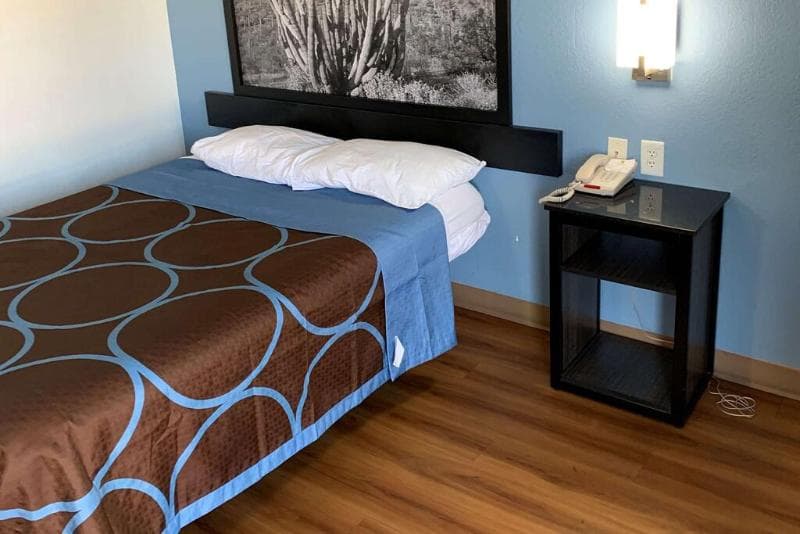 Super 8 By Wyndham Phoenix West photo 1