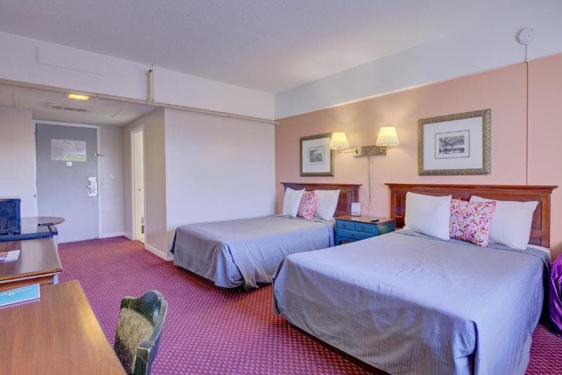 Rodeway Inn 4