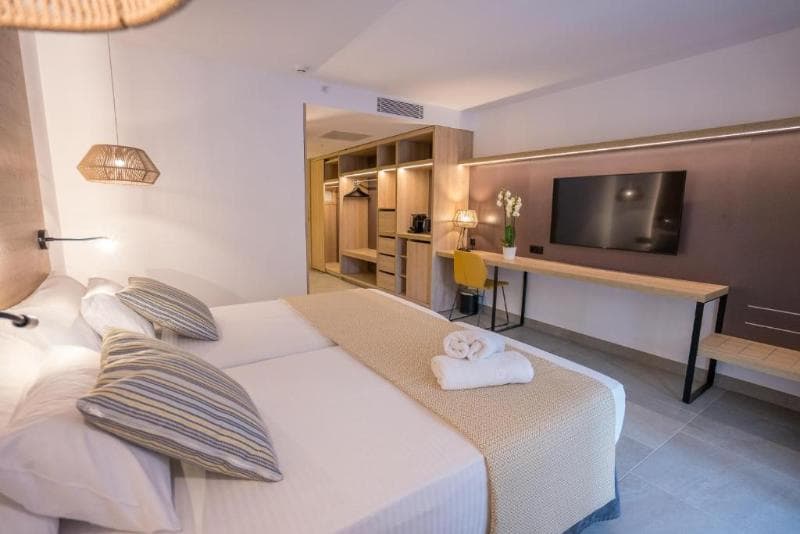 Hotel Morlans Suites - Adults Only 3