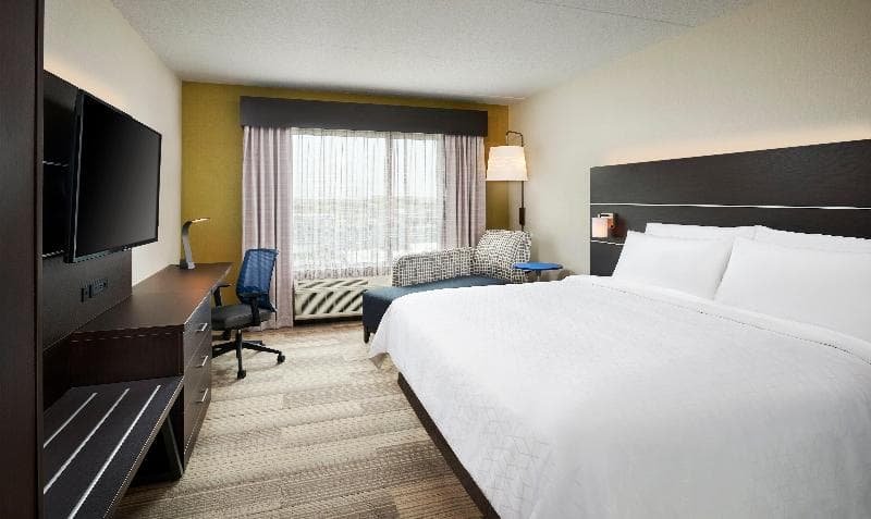 Holiday Inn Express & Suites Windsor East - Lakeshore 5