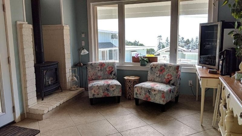 Seafoam Lodge main