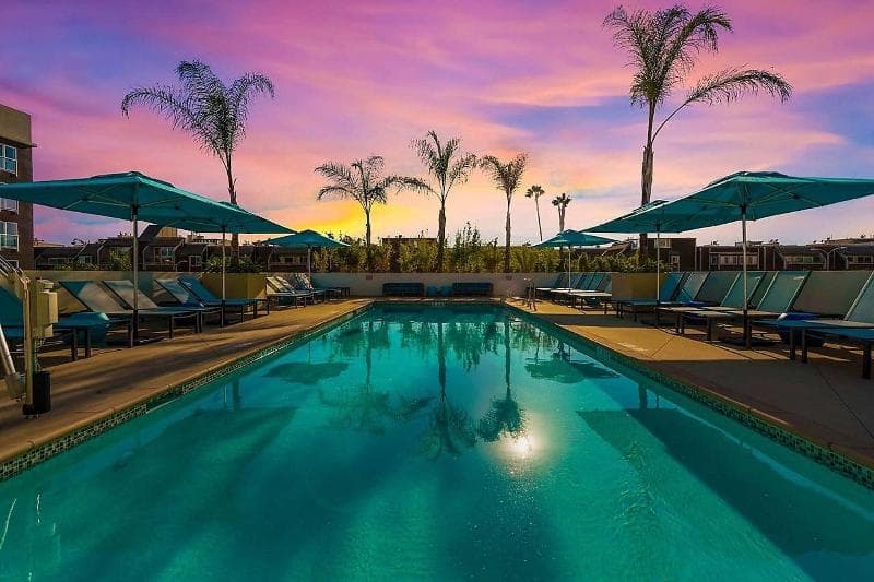 Courtyard By Marriott Marina Del Rey 2
