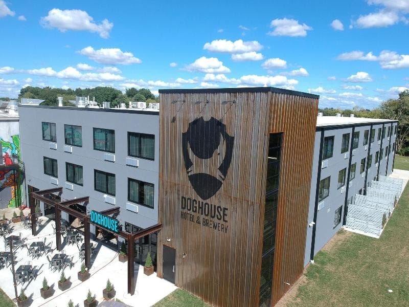 Doghouse Hotel And Brewery 4