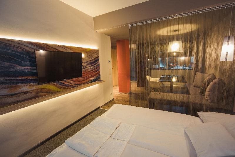 Onyx Luxury 4