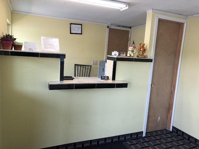 Royal Motel 5