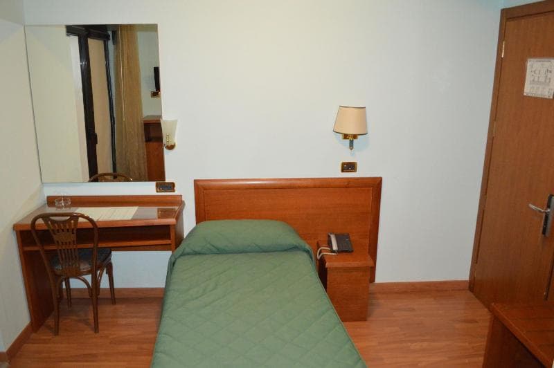 Canadian Hotel 5