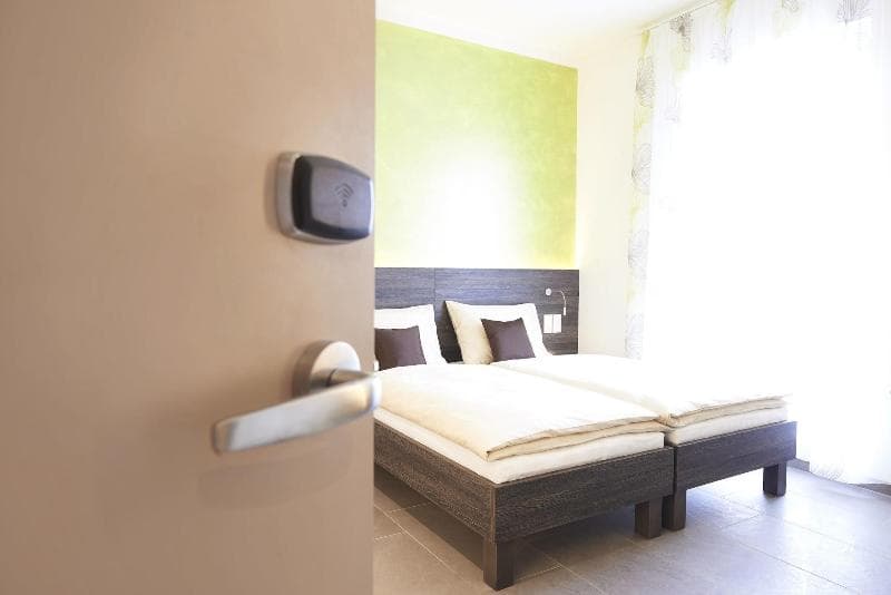 Eee Hotel 4