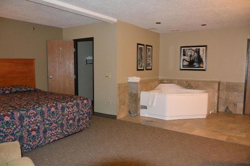 Carrington Inn & Suites 4