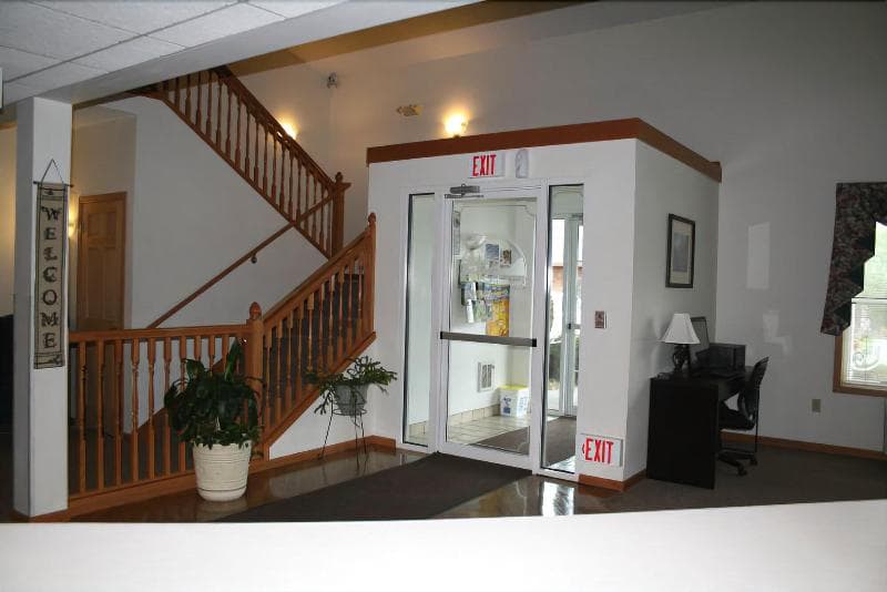 River Valley Inn & Suites 5