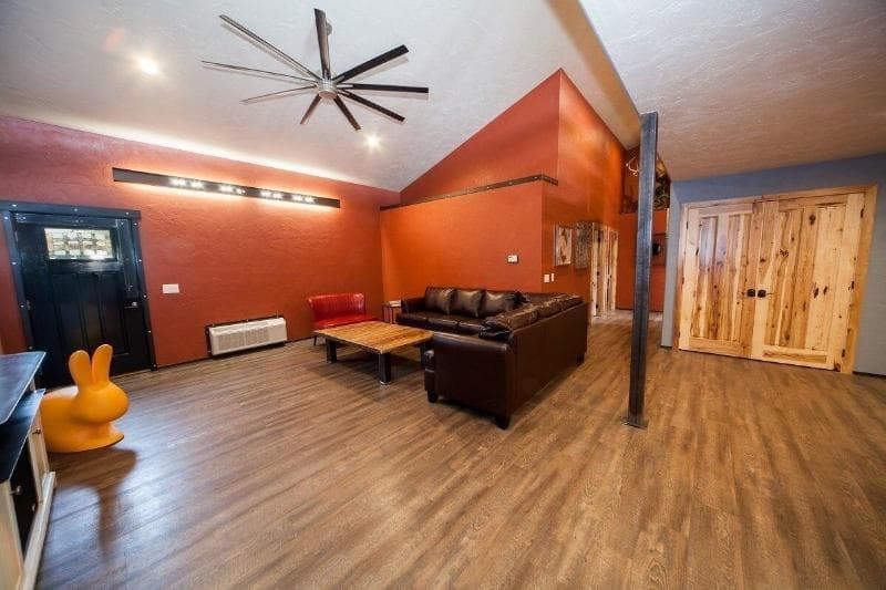 Log Cabin Lodge & Suites 5