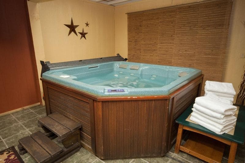 Log Cabin Lodge & Suites photo 1