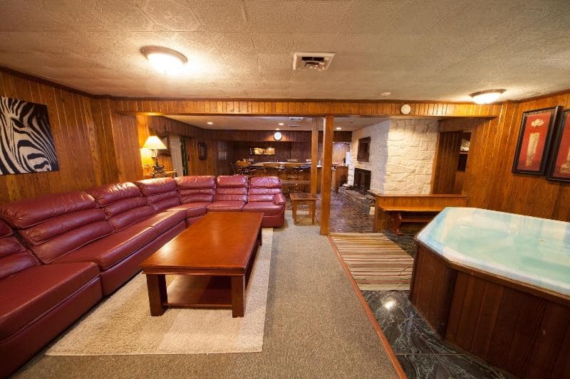 Log Cabin Lodge & Suites 4