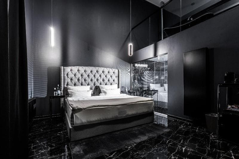 Black Hotels 4