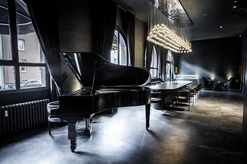 Black Hotels 3