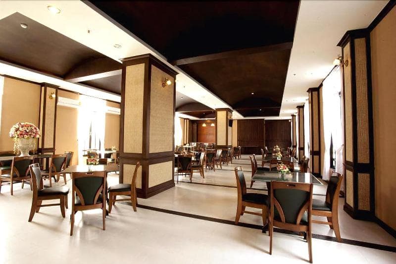 J & Y Lodge Hotel 2