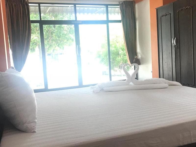 Lert Sri Hotel 4